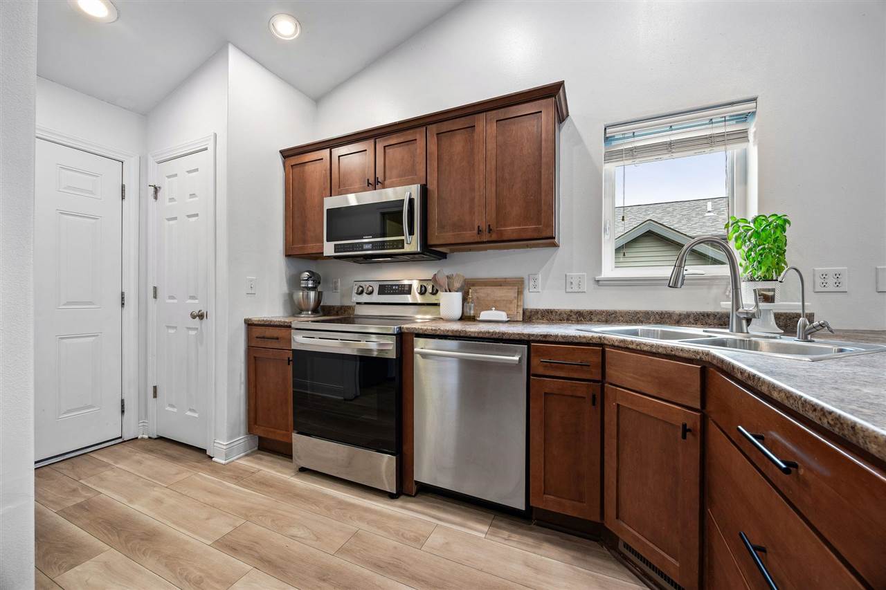 803 10th Avenue Place Coralville IA 52241