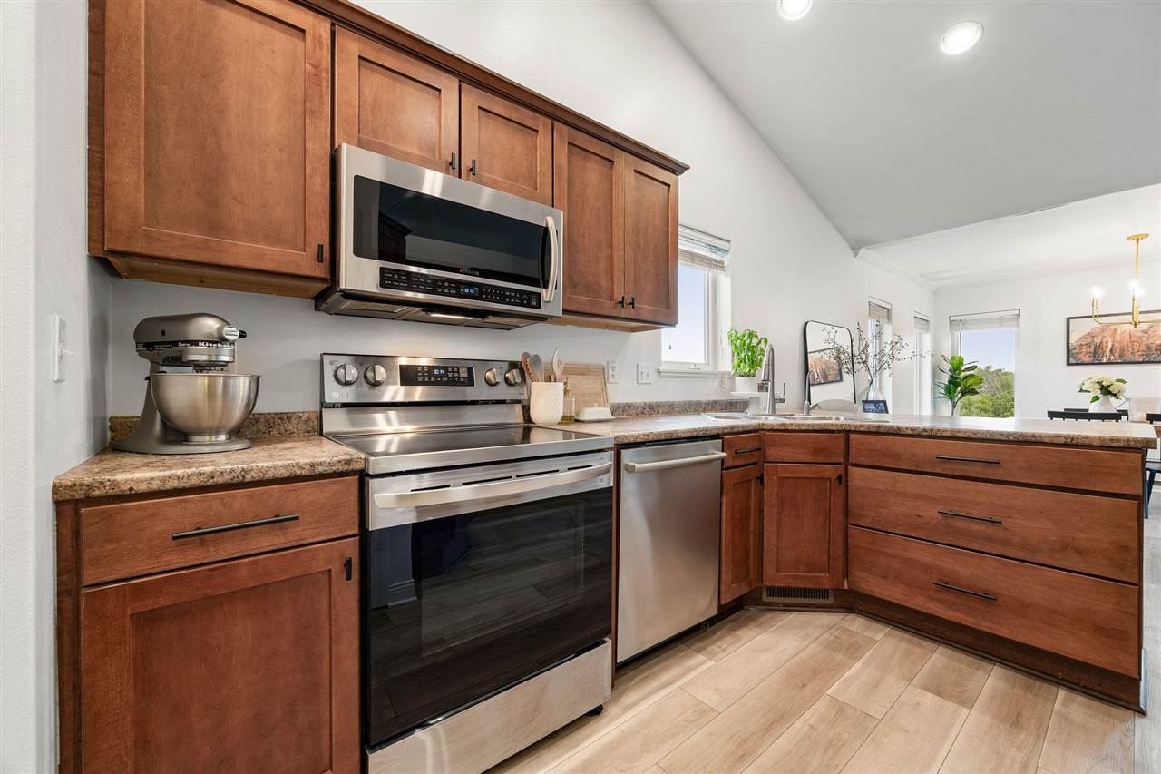803 10th Avenue Place Coralville IA 52241