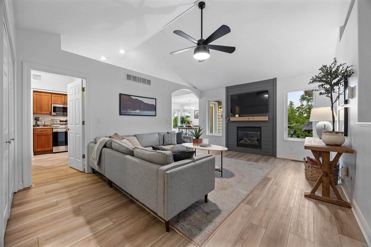 803 10th Avenue Place Coralville IA 52241