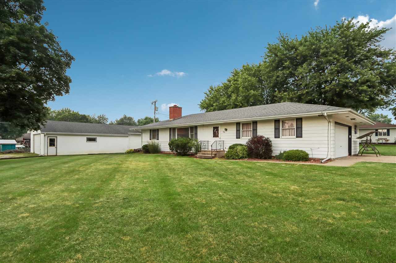 609 E Hickory Street Riverside IA 52327