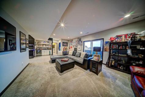 1804 Green Oak Pass Tiffin IA 52340