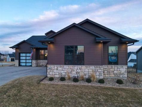 1804 Green Oak Pass Tiffin IA 52340