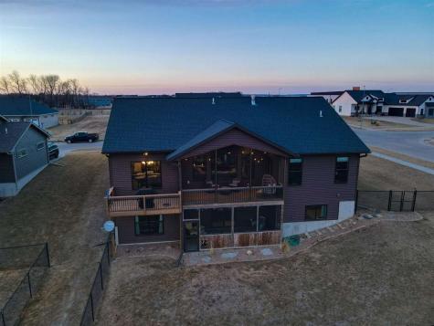 1804 Green Oak Pass Tiffin IA 52340