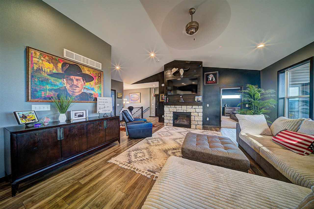 1804 Green Oak Pass Tiffin IA 52340