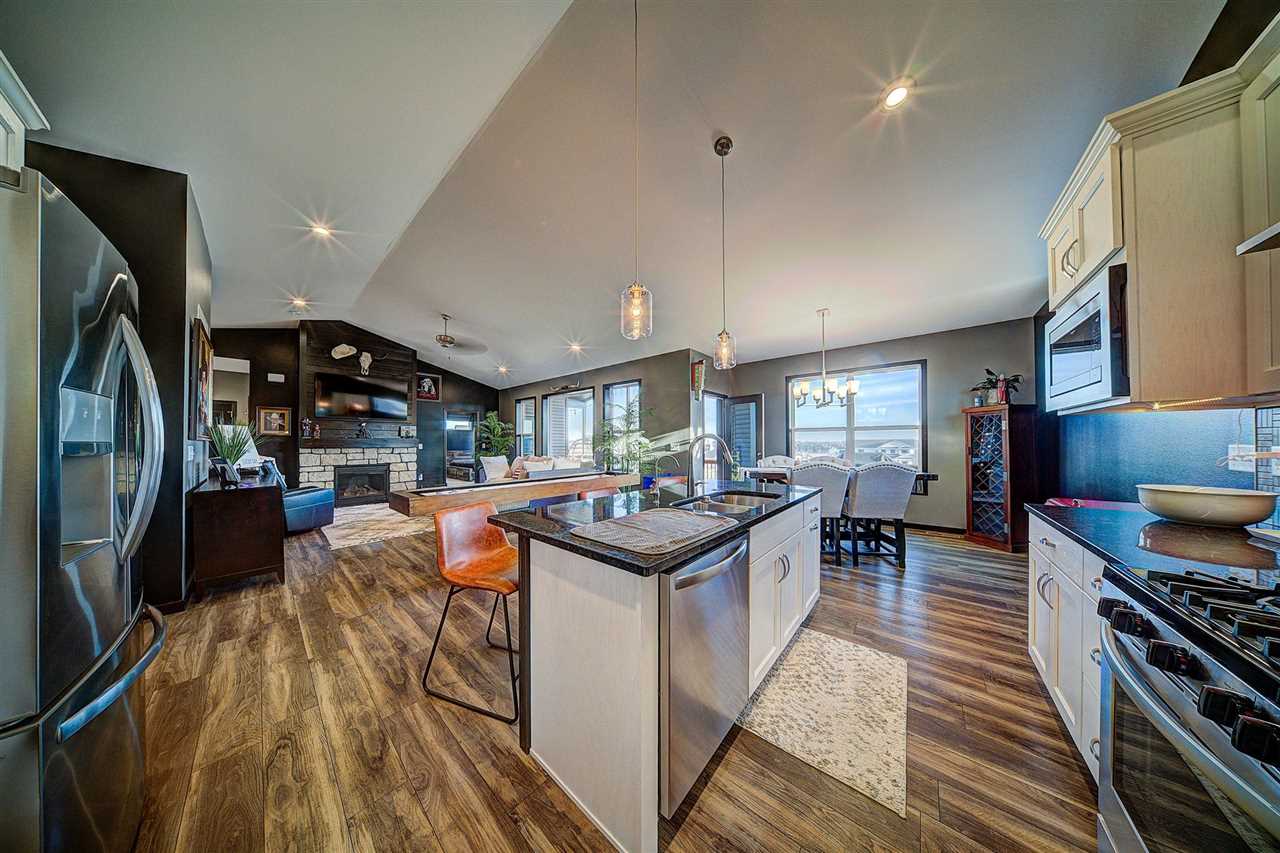 1804 Green Oak Pass Tiffin IA 52340