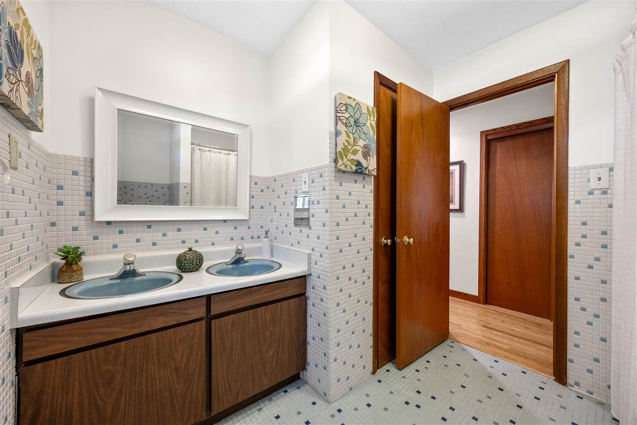 12 Fairview Knoll NE Iowa City IA 52240