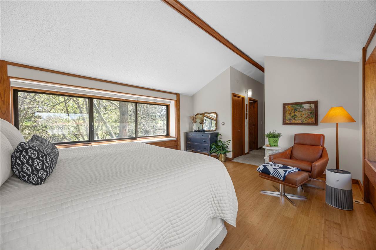 12 Fairview Knoll NE Iowa City IA 52240
