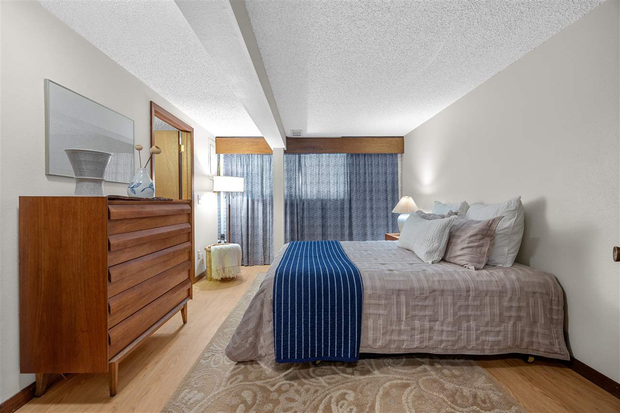 12 Fairview Knoll NE Iowa City IA 52240