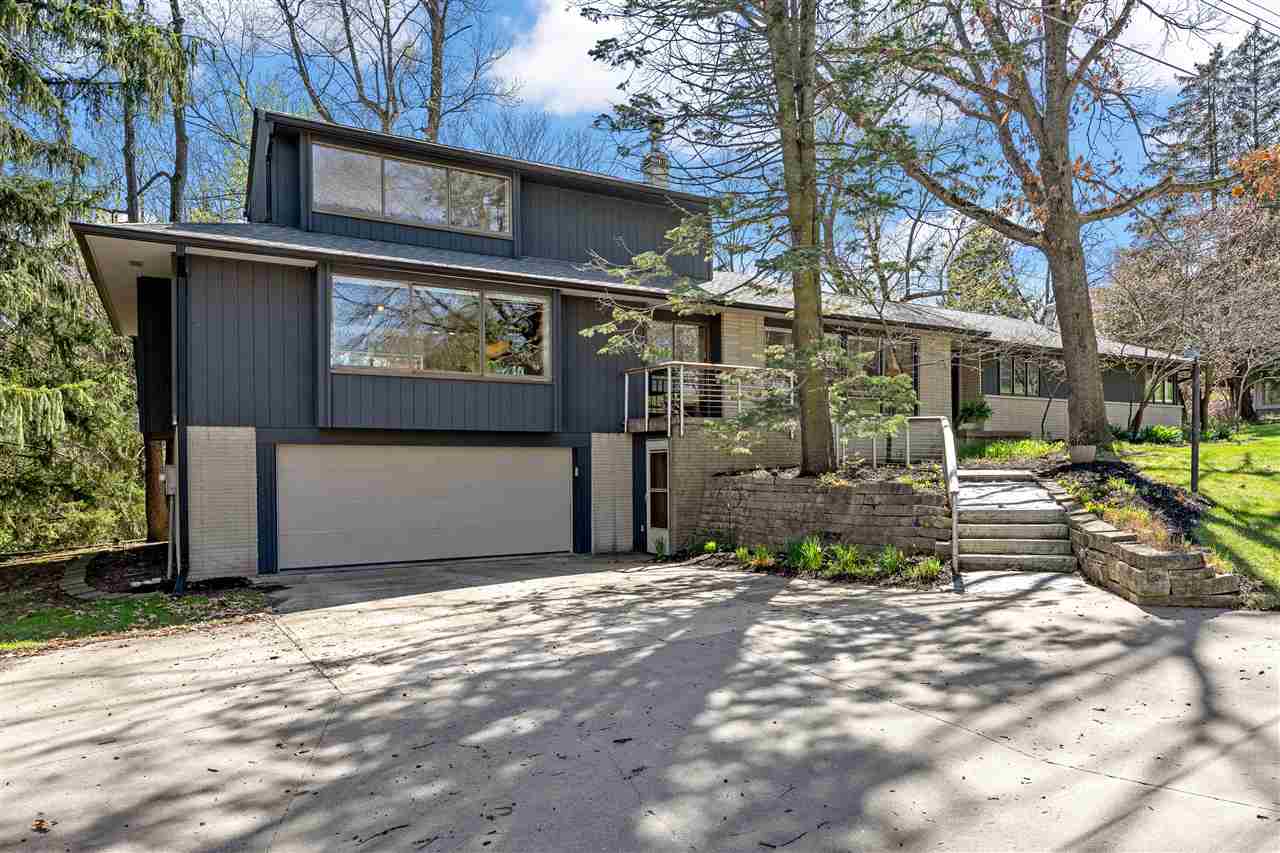12 Fairview Knoll NE Iowa City IA 52240