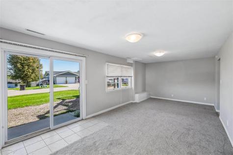 1733 Lake Front Drive NE Solon IA 52333