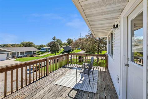 1733 Lake Front Drive NE Solon IA 52333