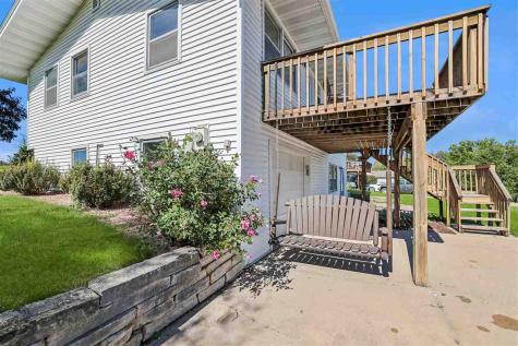 1733 Lake Front Drive NE Solon IA 52333