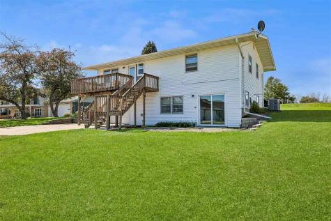 1733 Lake Front Drive NE Solon IA 52333