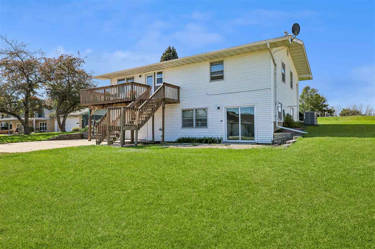 1733 Lake Front Drive NE Solon IA 52333