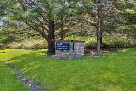 1733 Lake Front Drive NE Solon IA 52333