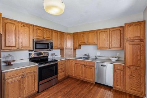 1733 Lake Front Drive NE Solon IA 52333