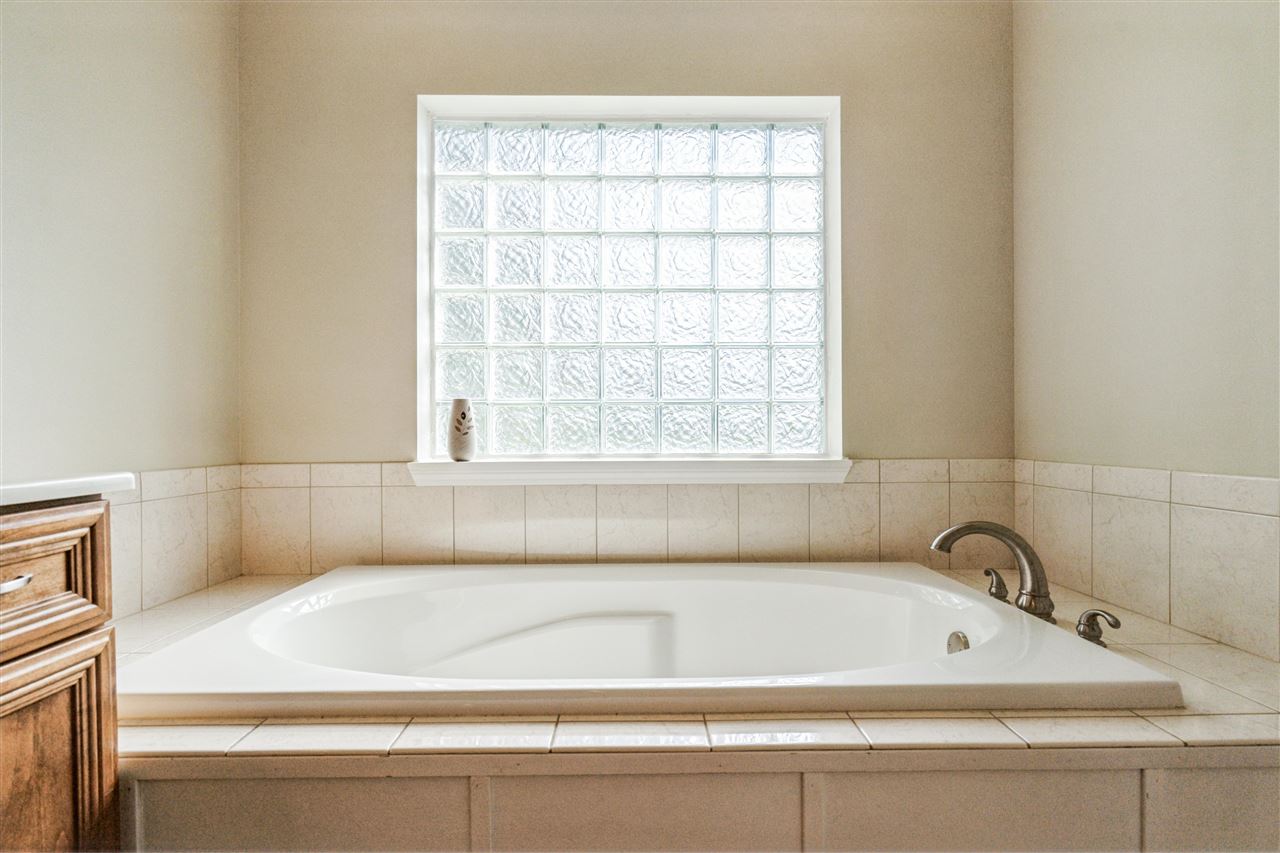 490 Erusha Drive Walford IA 52351