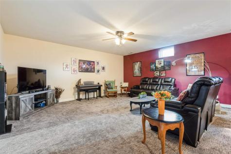 490 Erusha Drive Walford IA 52351
