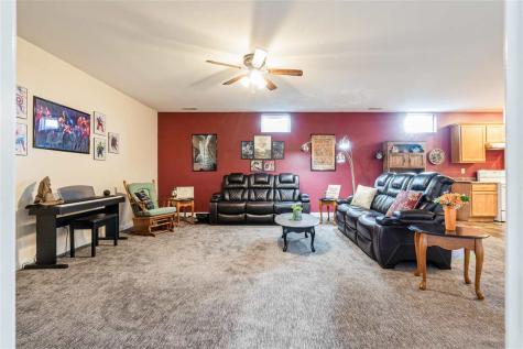 490 Erusha Drive Walford IA 52351