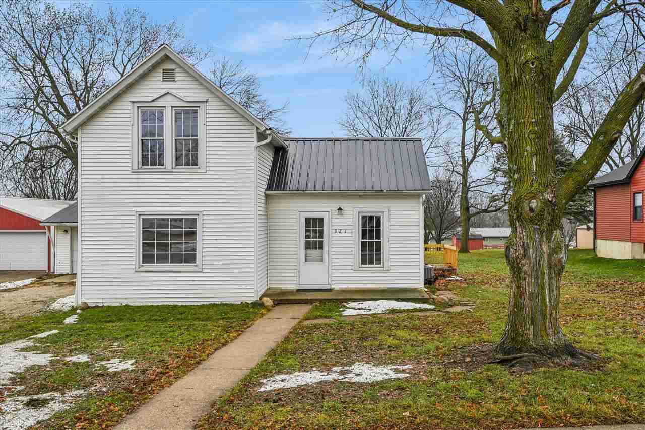 321 S 3rd Street Coggon IA 52218