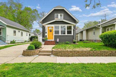 921 NW H Avenue Cedar Rapids IA 52405