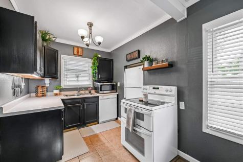 921 NW H Avenue Cedar Rapids IA 52405