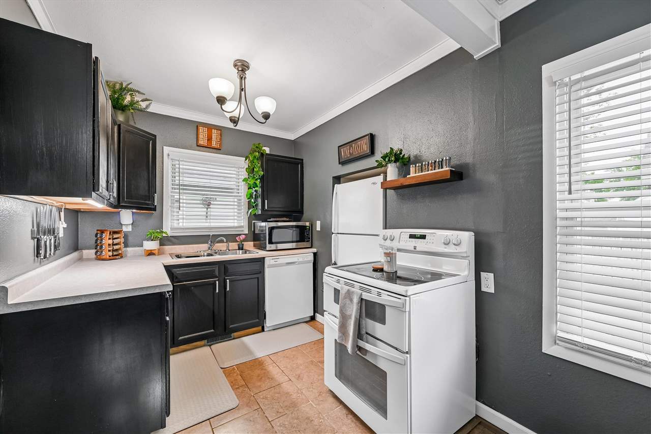 921 NW H Avenue Cedar Rapids IA 52405