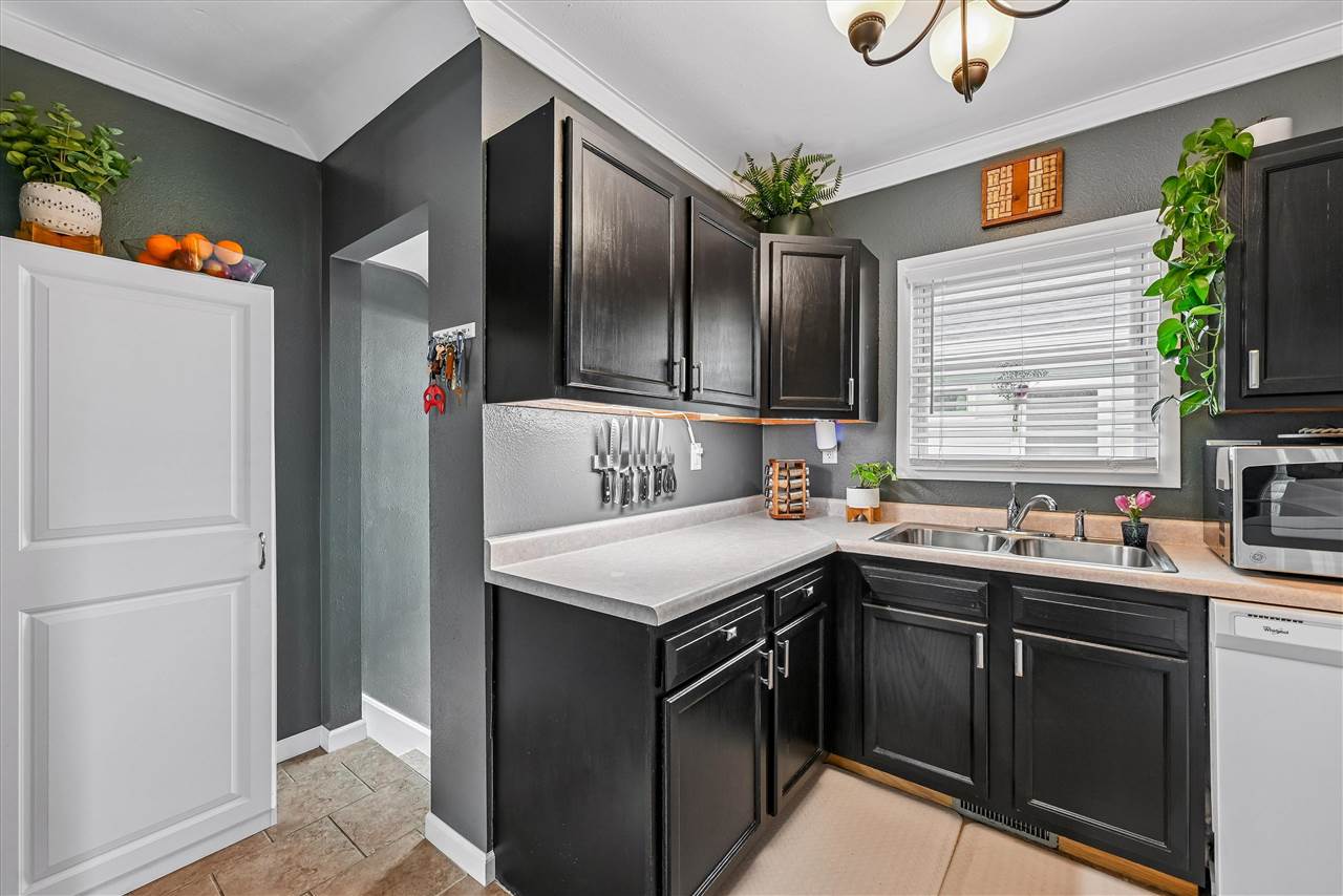 921 NW H Avenue Cedar Rapids IA 52405
