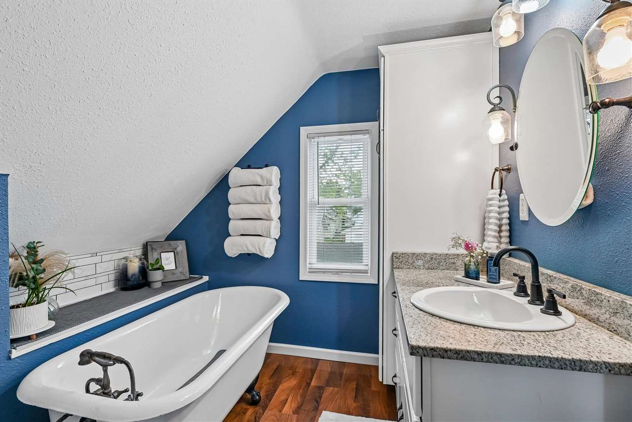 921 NW H Avenue Cedar Rapids IA 52405