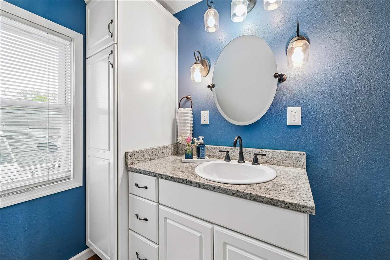 921 NW H Avenue Cedar Rapids IA 52405