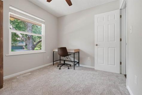 152 N Westminster Street Iowa City IA 52245