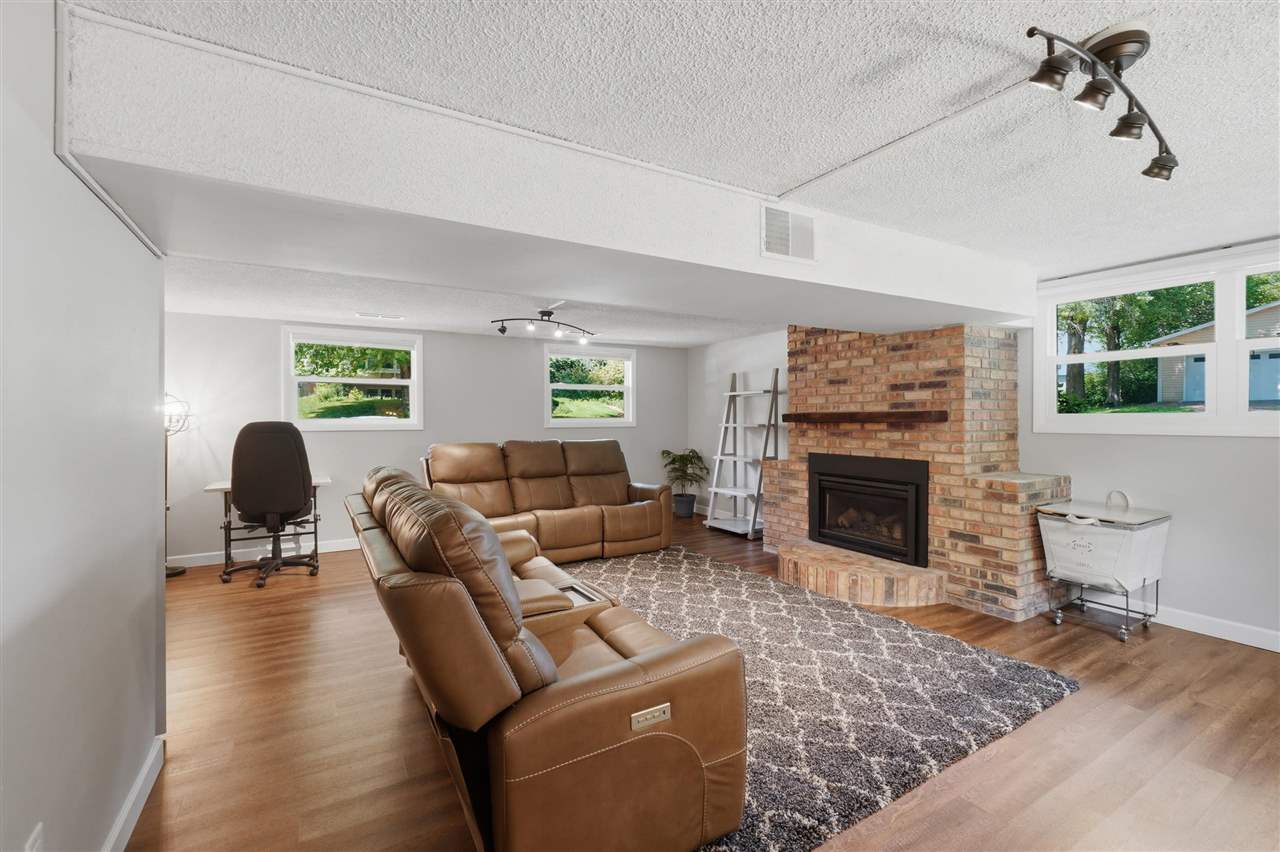 152 N Westminster Street Iowa City IA 52245