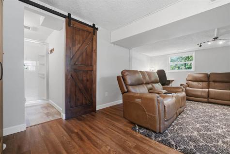 152 N Westminster Street Iowa City IA 52245