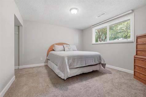 152 N Westminster Street Iowa City IA 52245