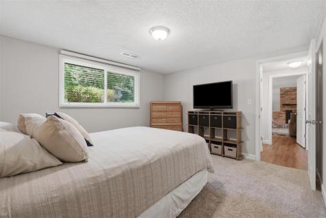 152 N Westminster Street Iowa City IA 52245