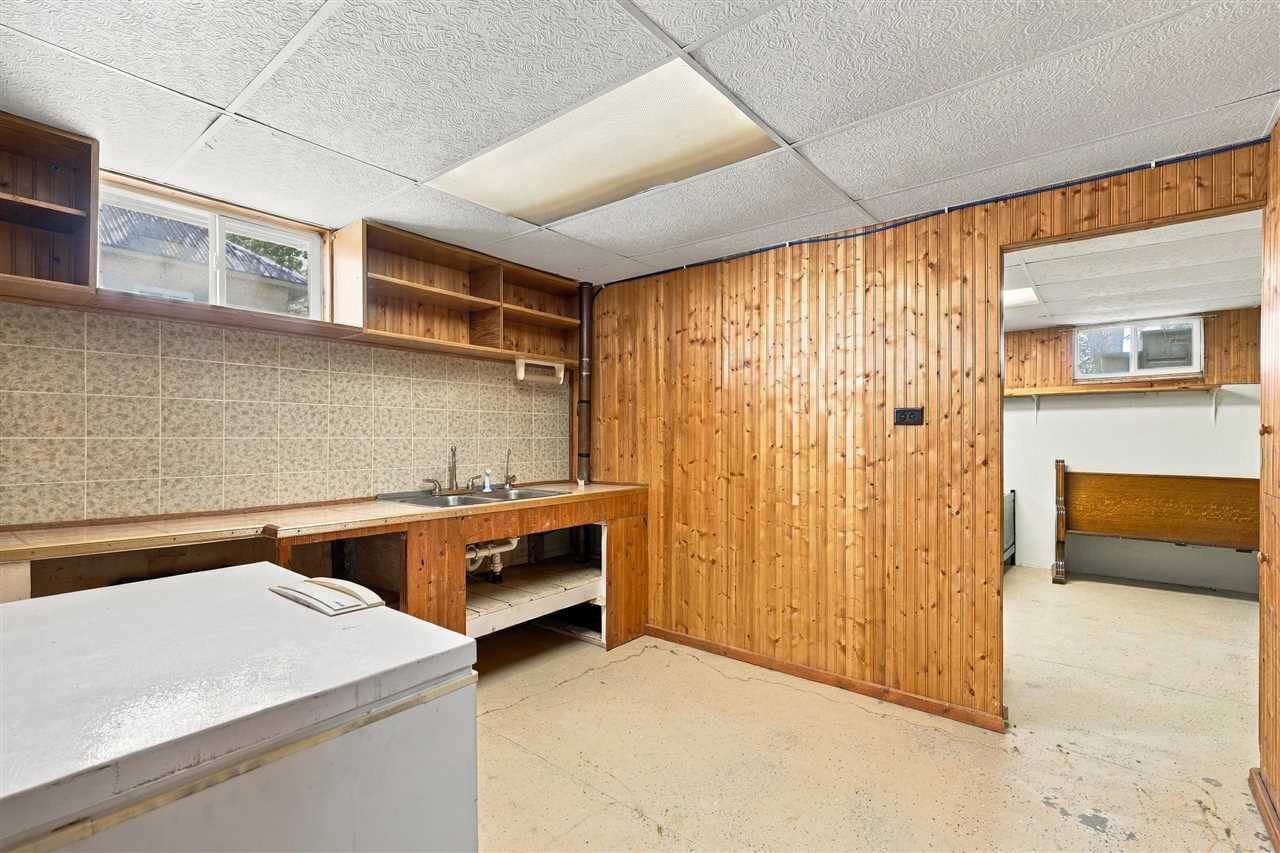 718 3rd Street Kalona IA 52247