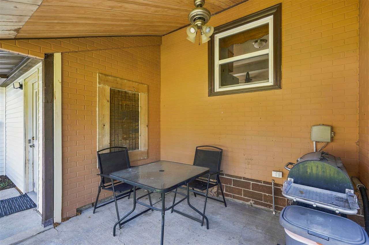 718 3rd Street Kalona IA 52247