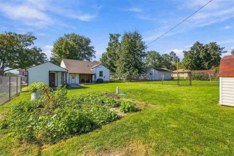 718 3rd Street Kalona IA 52247