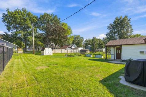 718 3rd Street Kalona IA 52247
