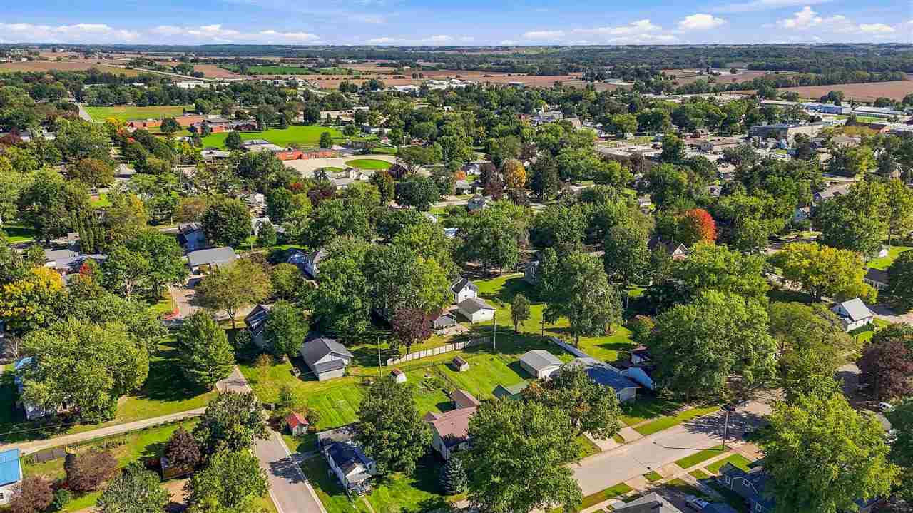 718 3rd Street Kalona IA 52247
