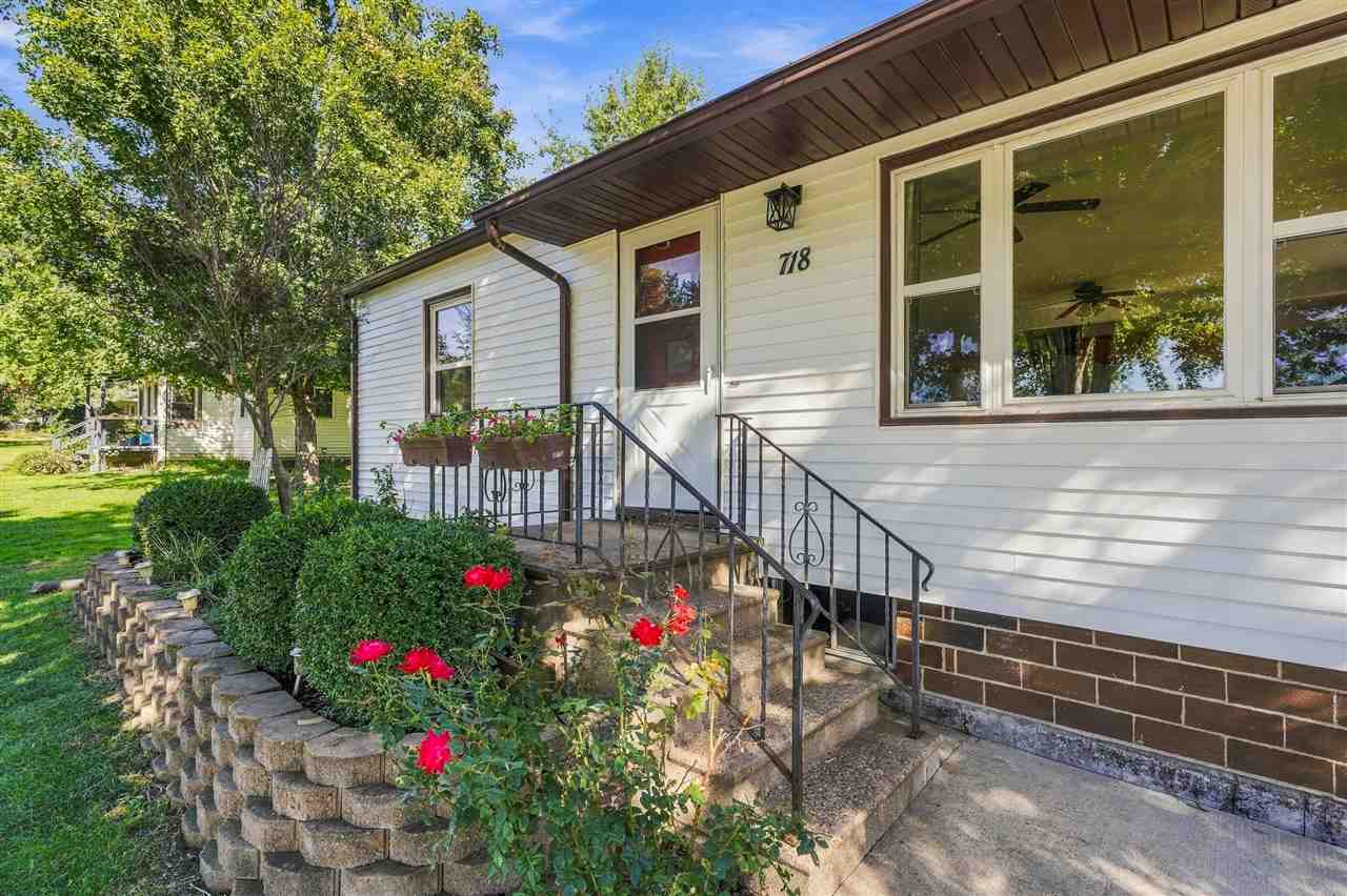 718 3rd Street Kalona IA 52247