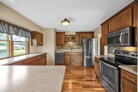 213 Maple Street Olin IA 52320