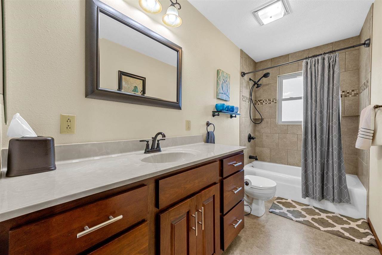 213 Maple Street Olin IA 52320