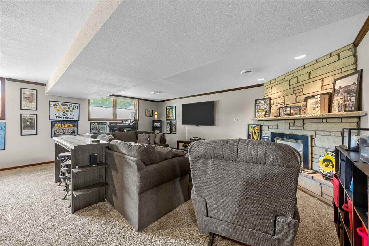 213 Maple Street Olin IA 52320