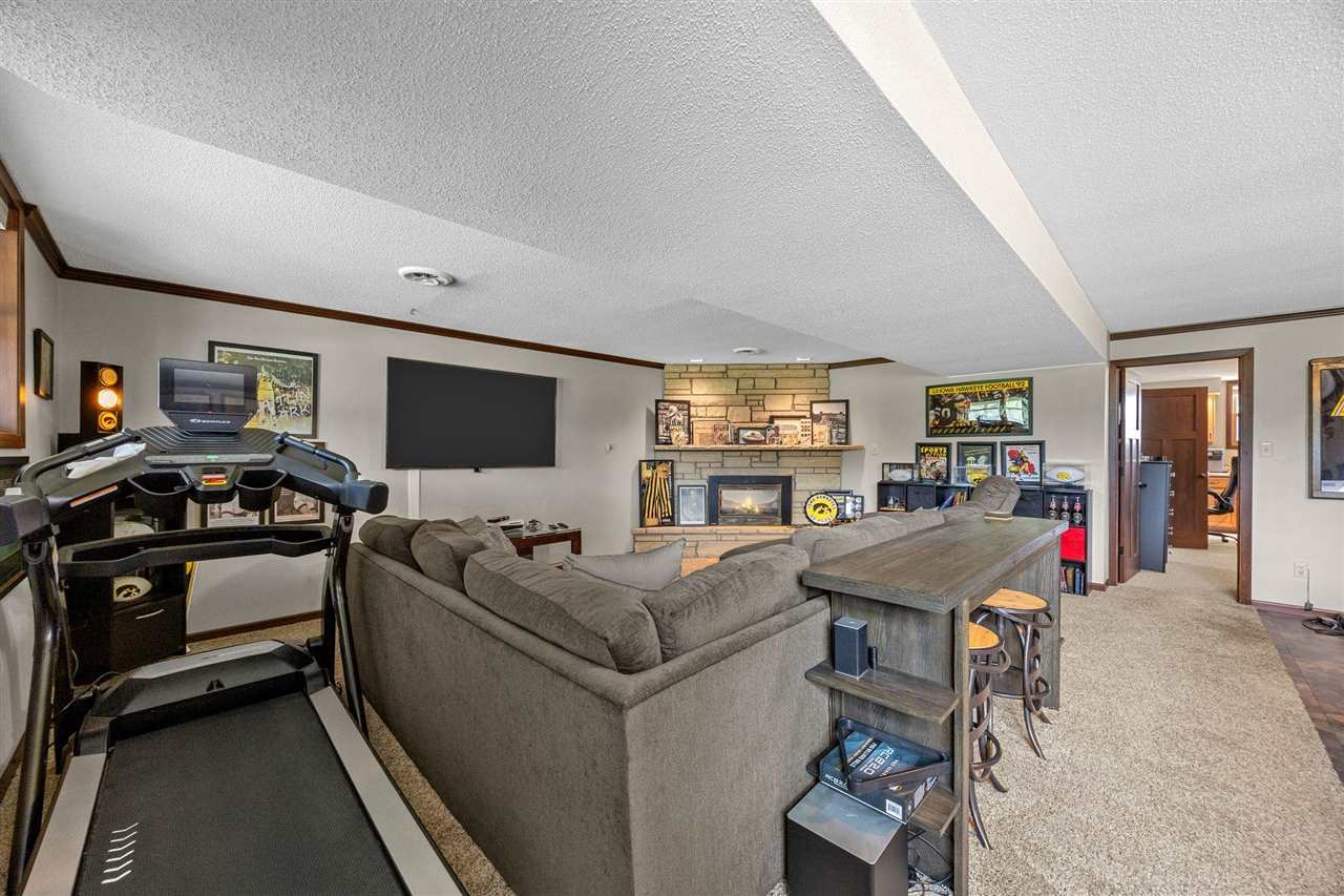 213 Maple Street Olin IA 52320