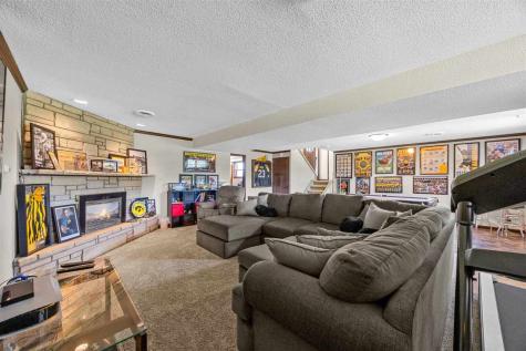 213 Maple Street Olin IA 52320