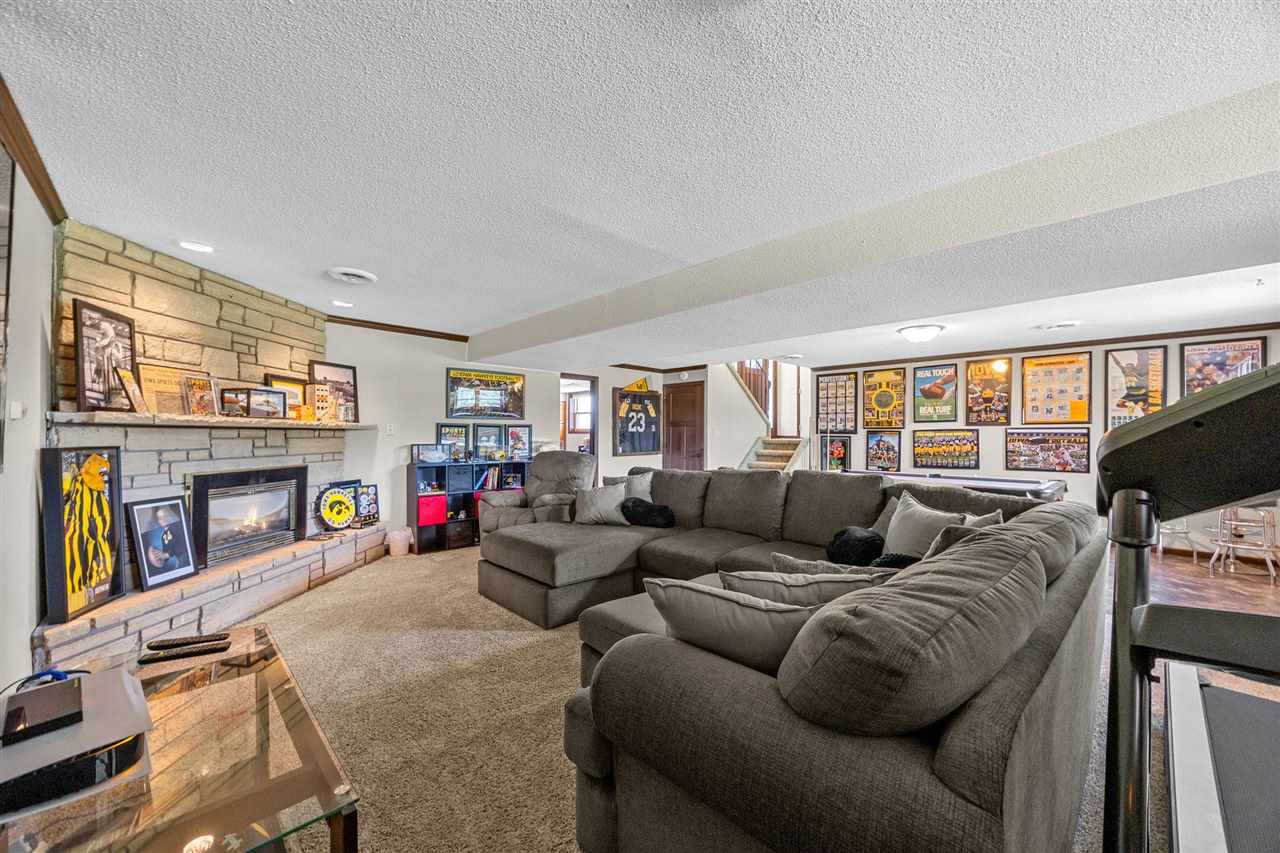 213 Maple Street Olin IA 52320