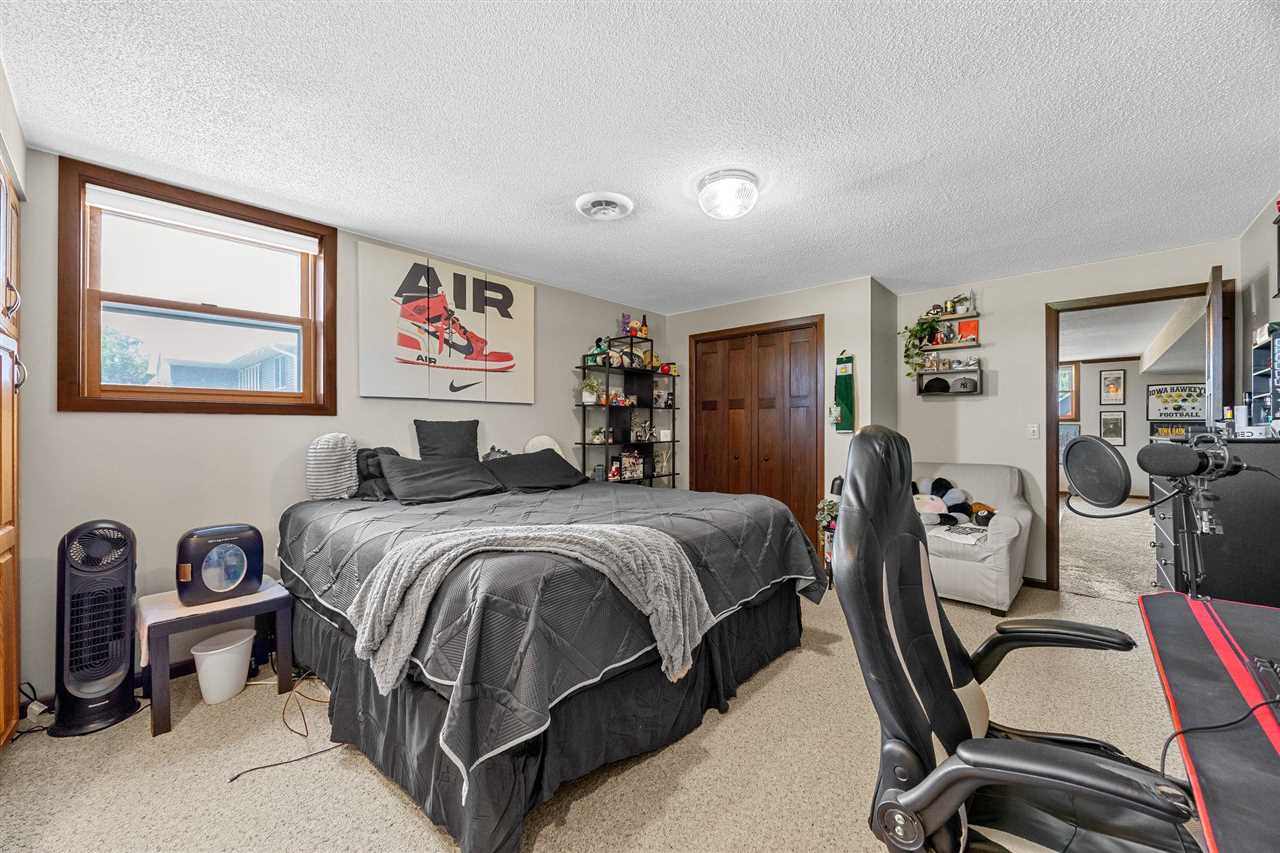 213 Maple Street Olin IA 52320