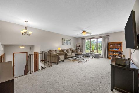 213 Maple Street Olin IA 52320