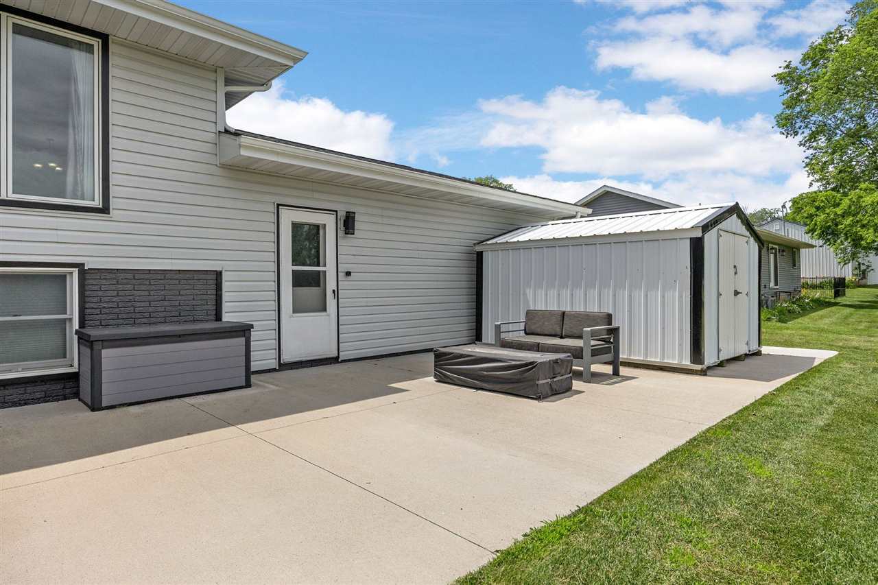 213 Maple Street Olin IA 52320
